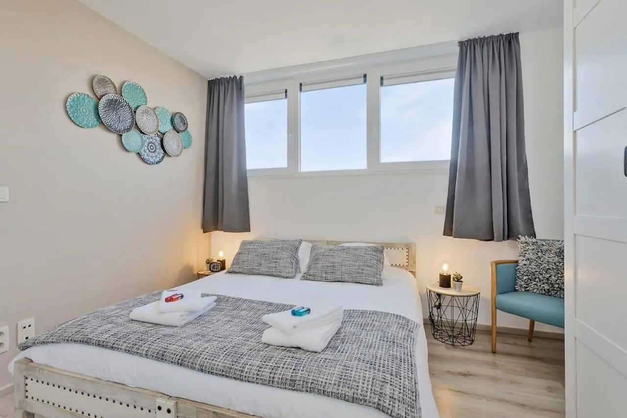 Unique 3-Bedroom Apartment With Parking In The Heart Of Oostende 0*, Ostend Bélgica