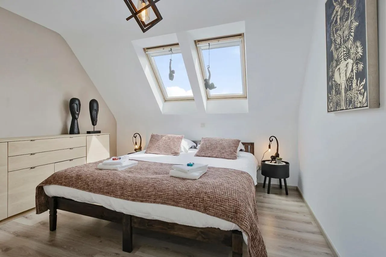 Unique 3-Bedroom Apartment With Parking In The Heart Of Oostende 0*, Ostend Bélgica