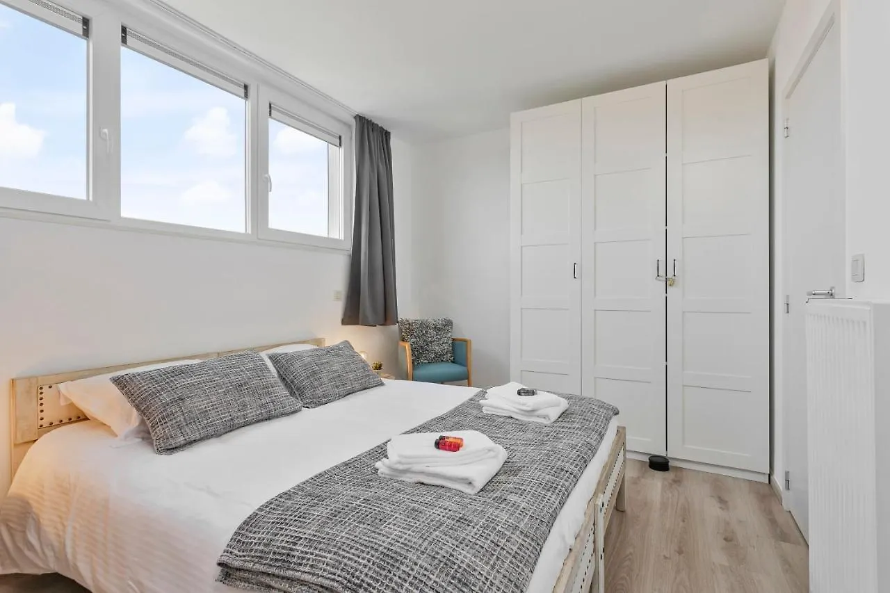 Unique 3-Bedroom Apartment With Parking In The Heart Of Oostende Bélgica